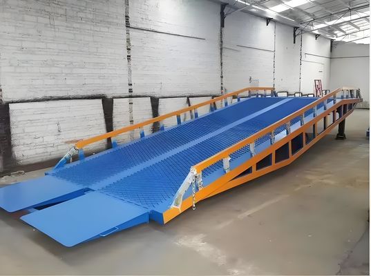 Adjustable Mobile Loading Dock Ramp With 6-12 Meters Travel Speed / Anti Slip Mesh For Safe Loading